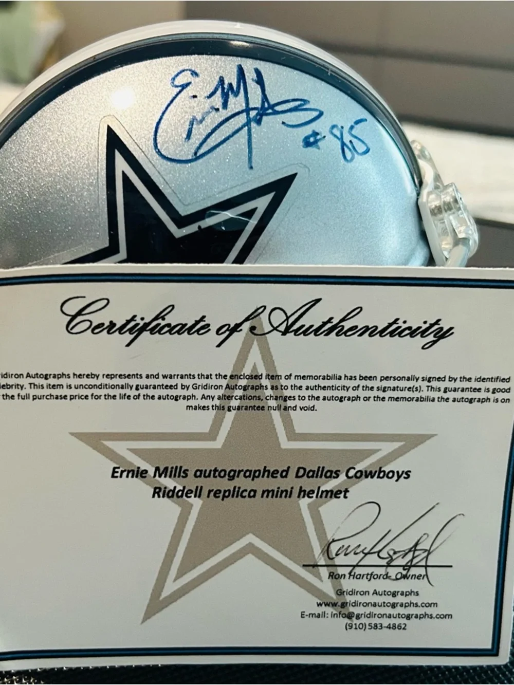 Dallas Cowboys Mini Helmet Signed by Ernie Mills - Picture 1 of 6